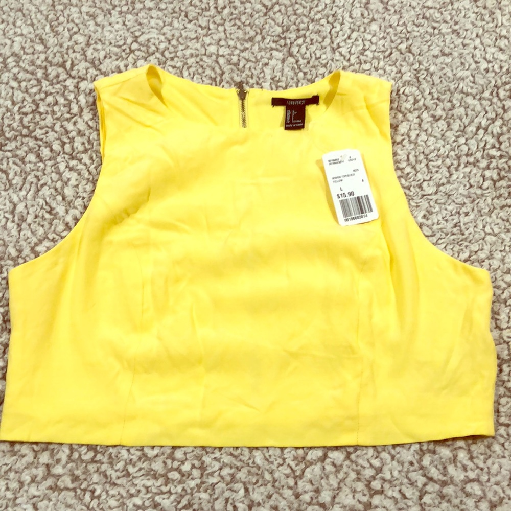 NWT Bright yellow crop top w/ silver zipper ⭐️💛